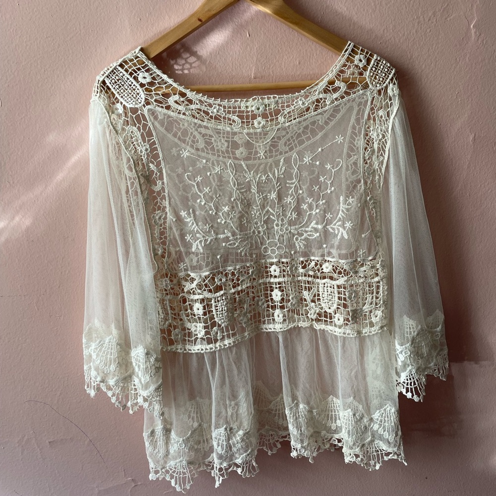 Boho style lace top size small - Picture 4 of 8